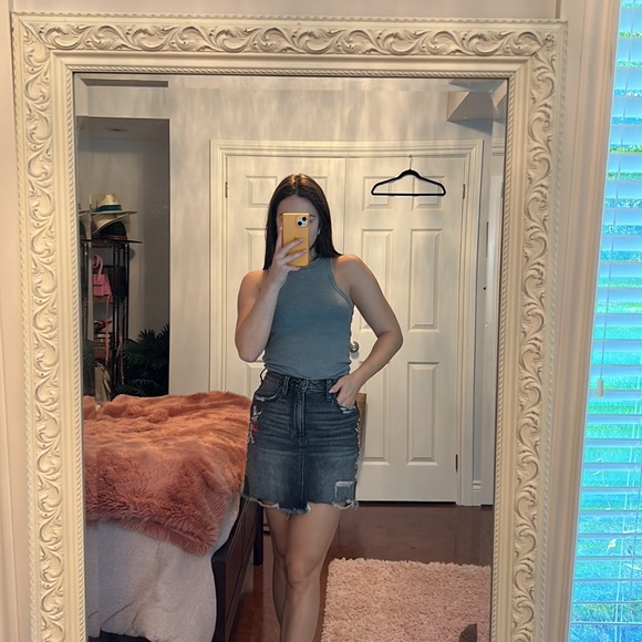 Abercrombie denim skirt with detail - Picture 3 of 9